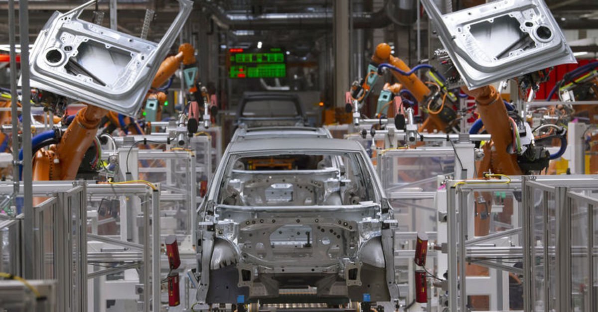 Euro Bölgesi’nde enflasyon büyümeyi gölgeledi