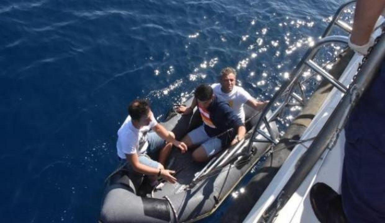 FETÖ şüphelileri denizde yakalandı