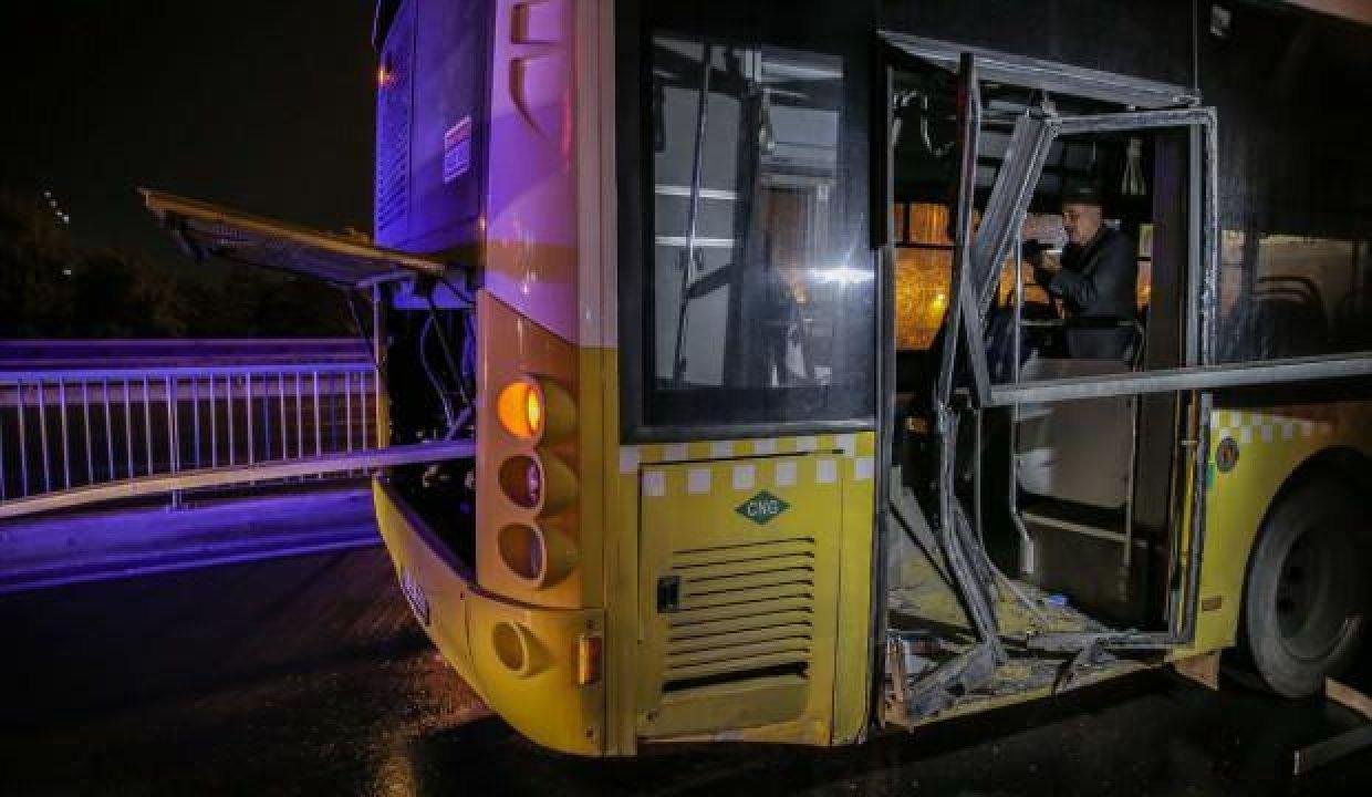 İETT’ye bağlı otobüs kaza yaptı! Kapıdan girdi, motordan çıktı! Felaketten dönüldü
