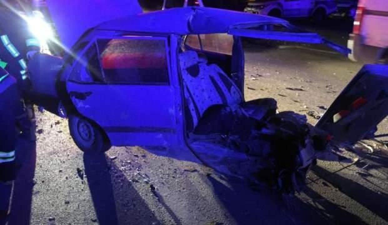 Isparta’da kaza sonrası araba ikiye bölündü: 4 yaralı