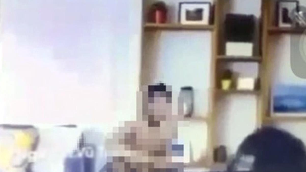 Online derste kız arkadaşıyla cinsel alakaya giren genci, sınıf arkadaşları ifşa etti