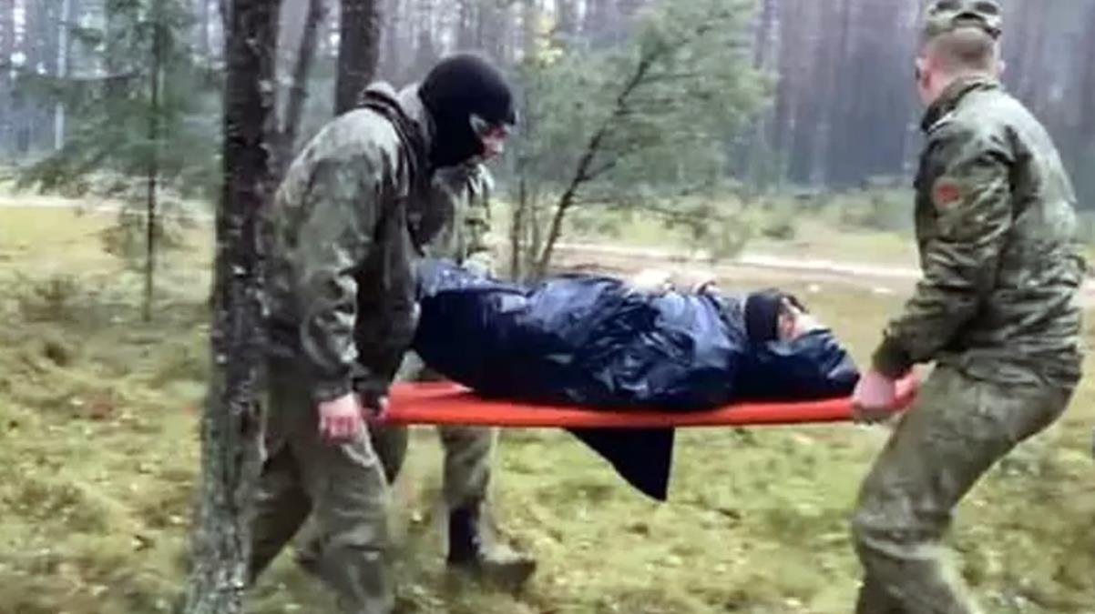 Polonya, ölmek üzere olan Suriyeli mültecileri döve döve Belarus’a itti