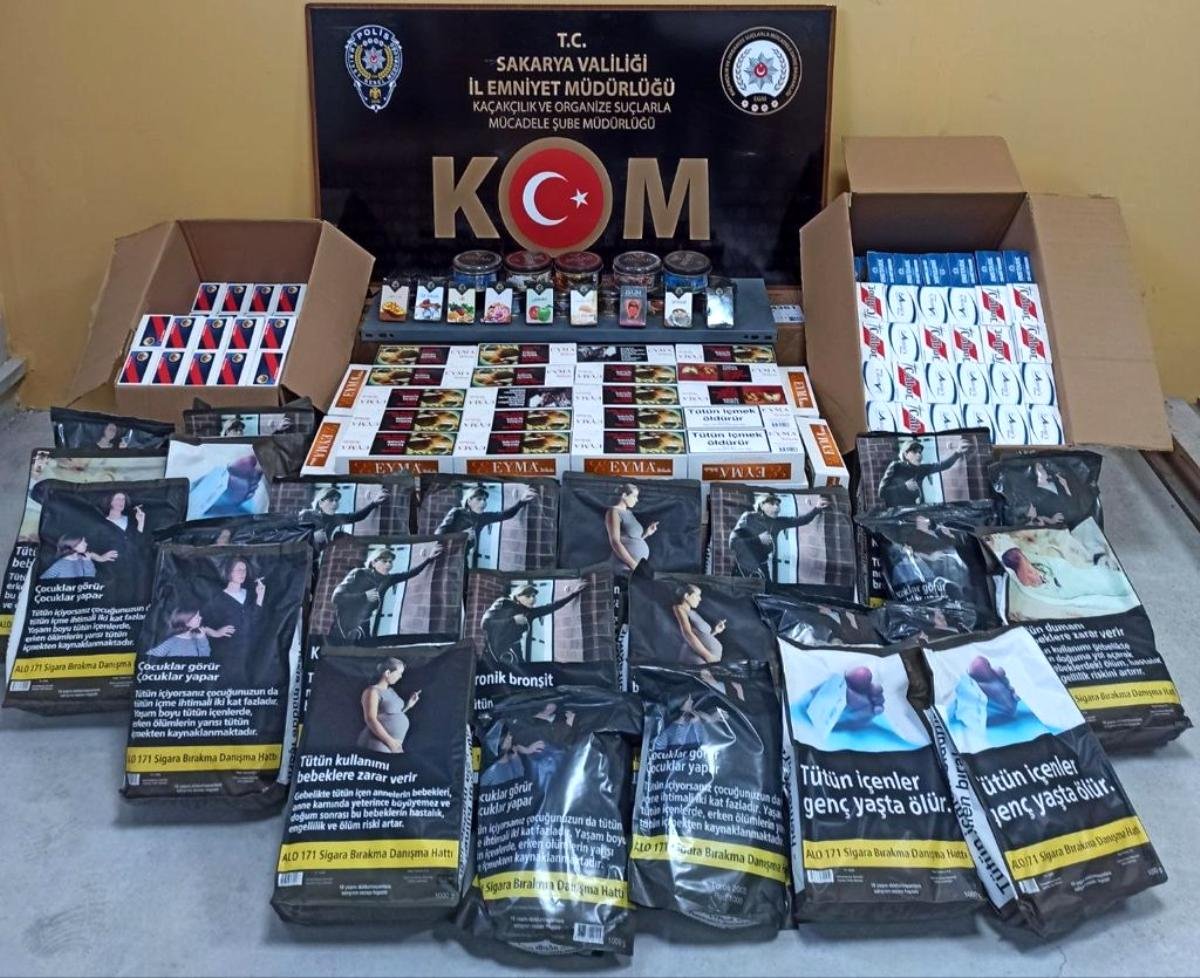Sakarya’da 79 bin 200 adet boş makaron, 8 bin 800 litre karışımlı akaryakıt ele geçirildi
