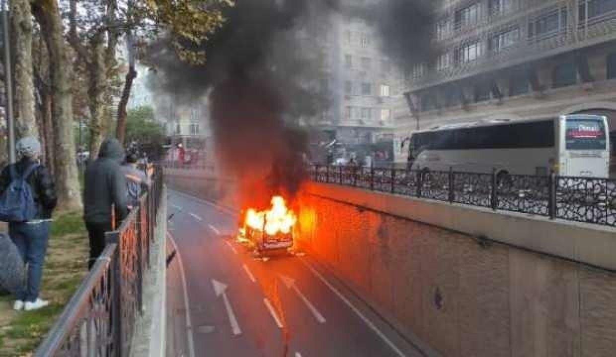 Şişli’de servis minibüsü alev alev yandı
