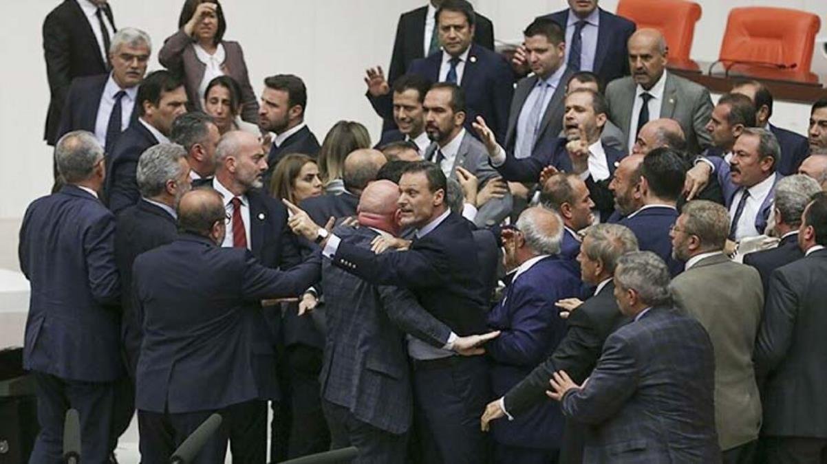 TBMM’de halının altına bakır bara sistemi yerleştirildi! Vekiller artık daha az hengame edecek