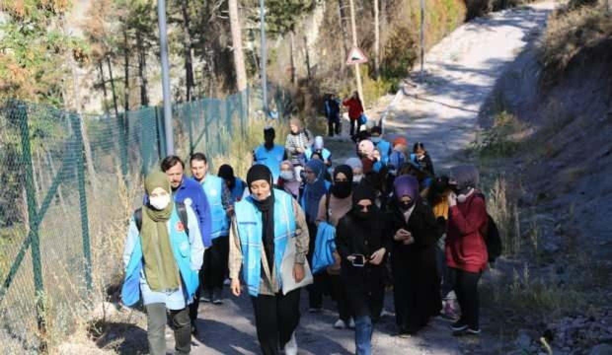 TDV Gençlik kolları iklim değişikliğine dikkat çekmek için tabiat yürüyüşü yaptı