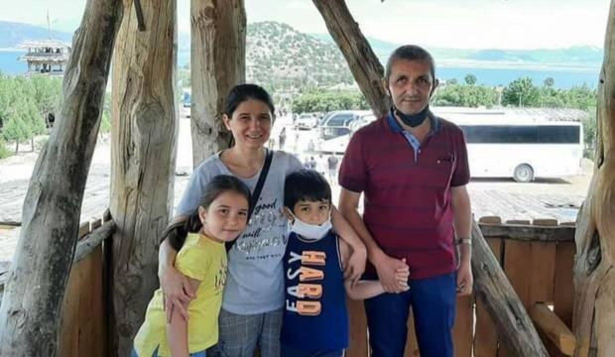Trafik kazasında yok olan 4 kişilik aile, gözyaşlarıyla toprağa verildi