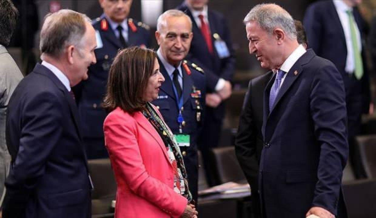 Ulusal Savunma Bakanı Akar, İspanya Savunma Bakanı Robles ile görüştü