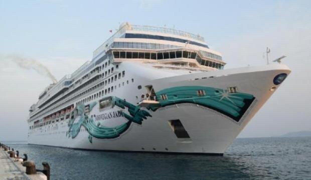 15 katlı ultra lüks yolcu gemisi 900 turist getirdi