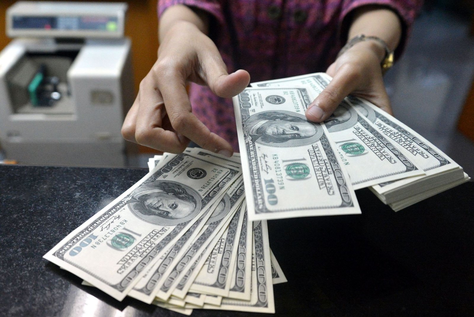 Dolar yükselişini fırsat gören vatandaş DTH’larını çözdü