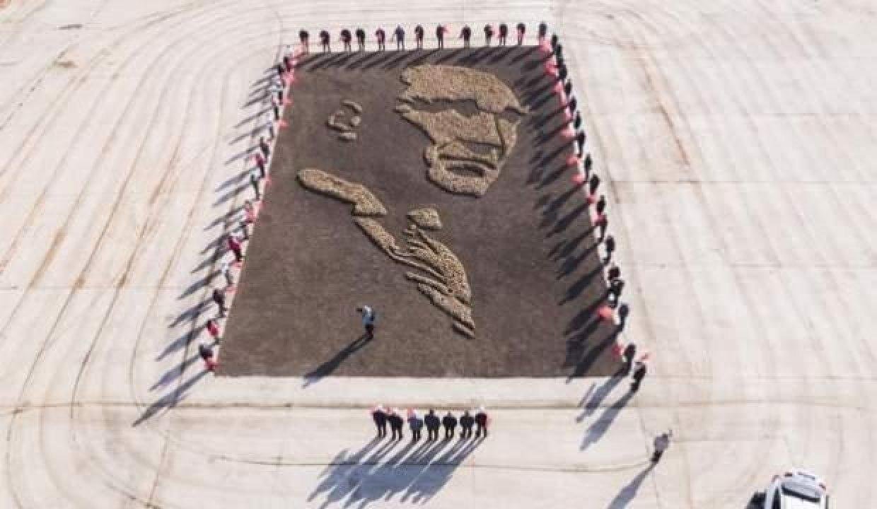 8 ton şeker pancarıyla Atatürk silueti