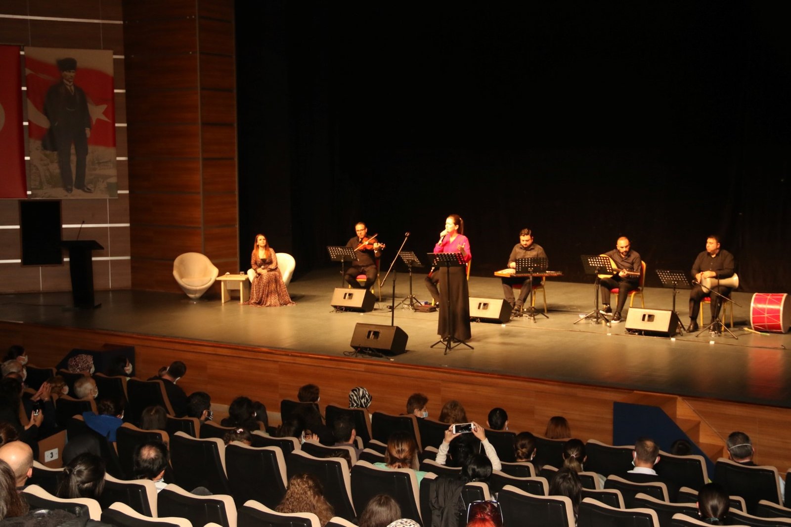 Büyük Önder Mustafa Kemal Atatürk Sevdiği Şarkılarla Anıldı