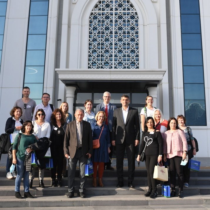 Kocaman, yabancı öğretmenleri Kartepe’de ağıradı