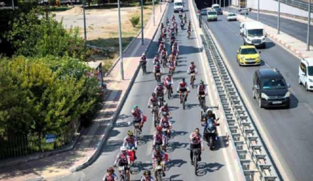 Anıtkabir’i ziyaret için Mersin’den Ankara’ya pedal çeviriyorlar