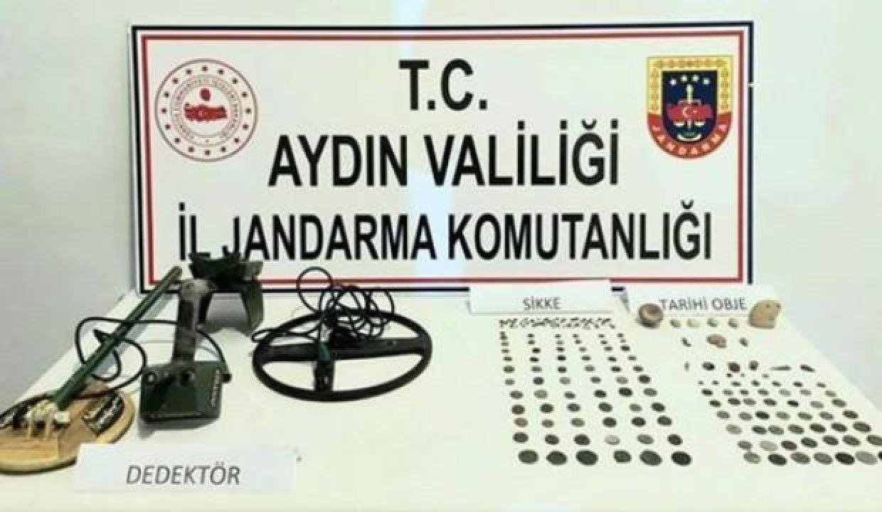 Arabanın paspasının altında 127 adet tarihi eser ele geçirildi