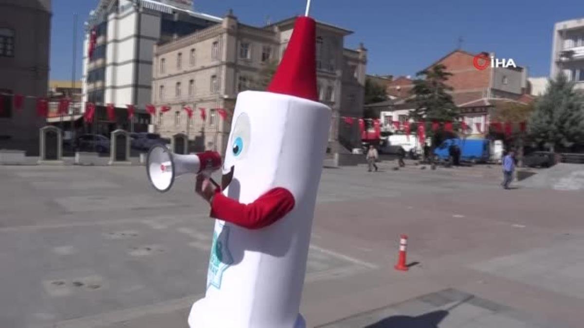 Aşı maskotu meydanda ‘mavi’ kategori için vatandaşlara seslendi