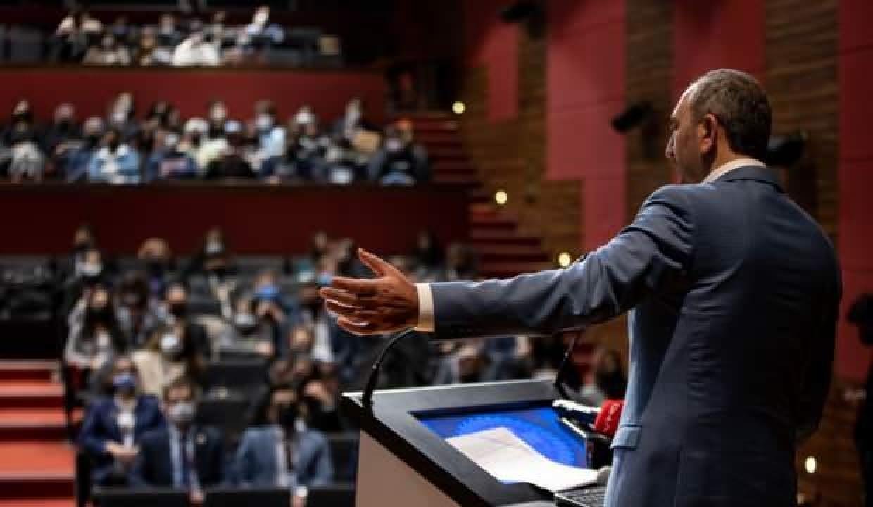 Bakan Gül’den gençlere tavsiye: Aklınızı kiraya vermeyin arkadaşlar