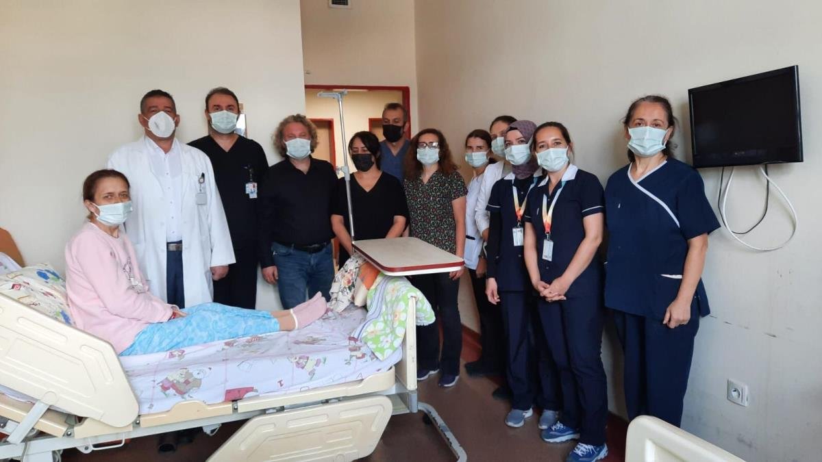 Balıkesir’de hastanın karnından 8 kilogram kitle çıkarıldı