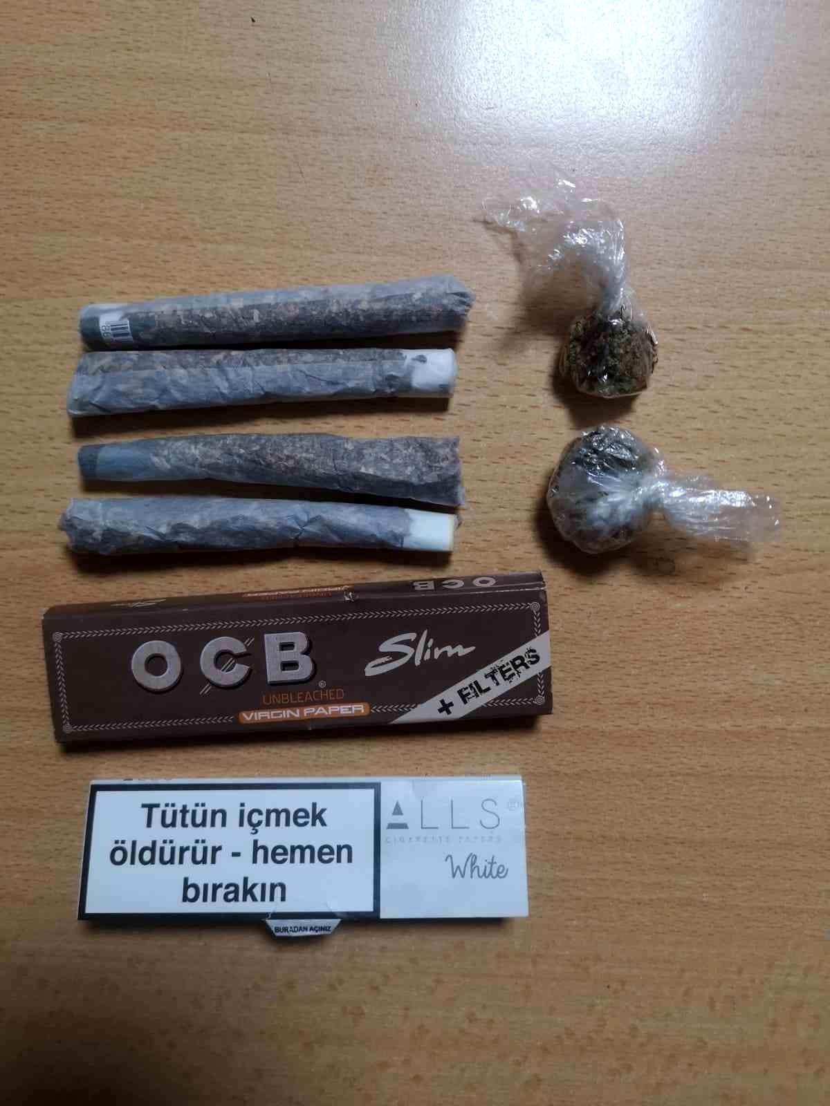 Bekçilerin şüphelenip aradığı araçtan uyuşturucu çıktı