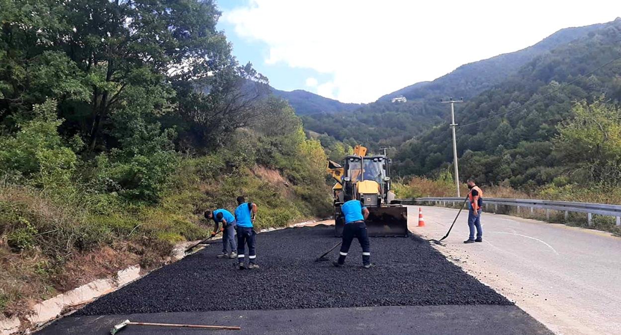 Büyükşehir, kent genelinde yollarda bakım ve tamir yapıyor
