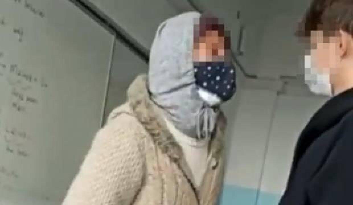 ‘Cebimde bıçak var’ dedi ve öğrencilerine küfretti! Polis inceleme başlattı