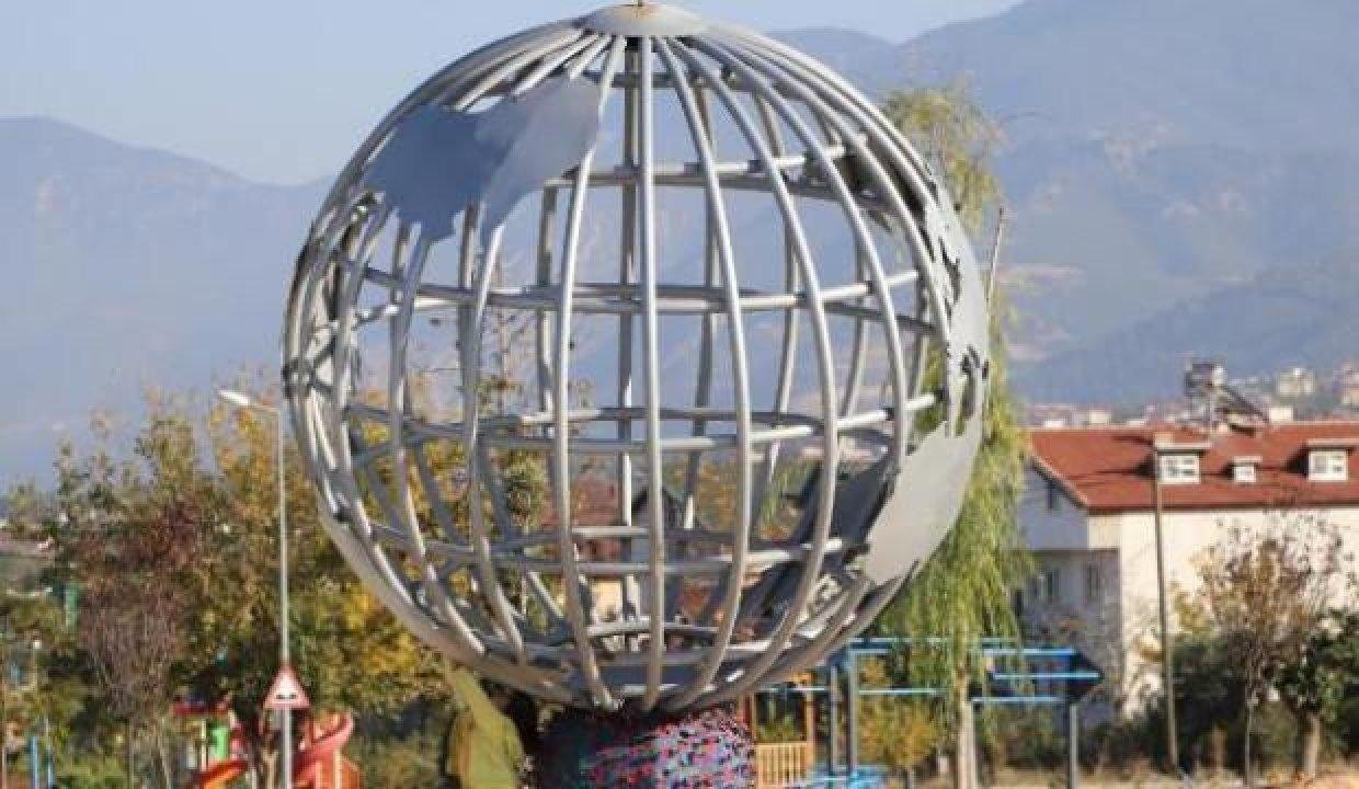 Denizli’de reaksiyon çeken heykeller kaldırıldı