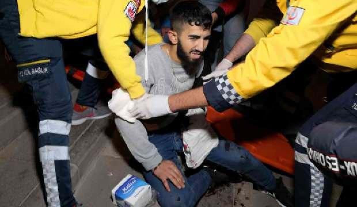 Dört yerinden bıçaklanan genç: ‘Dikişten çok korkarım, ölmek istiyorum’