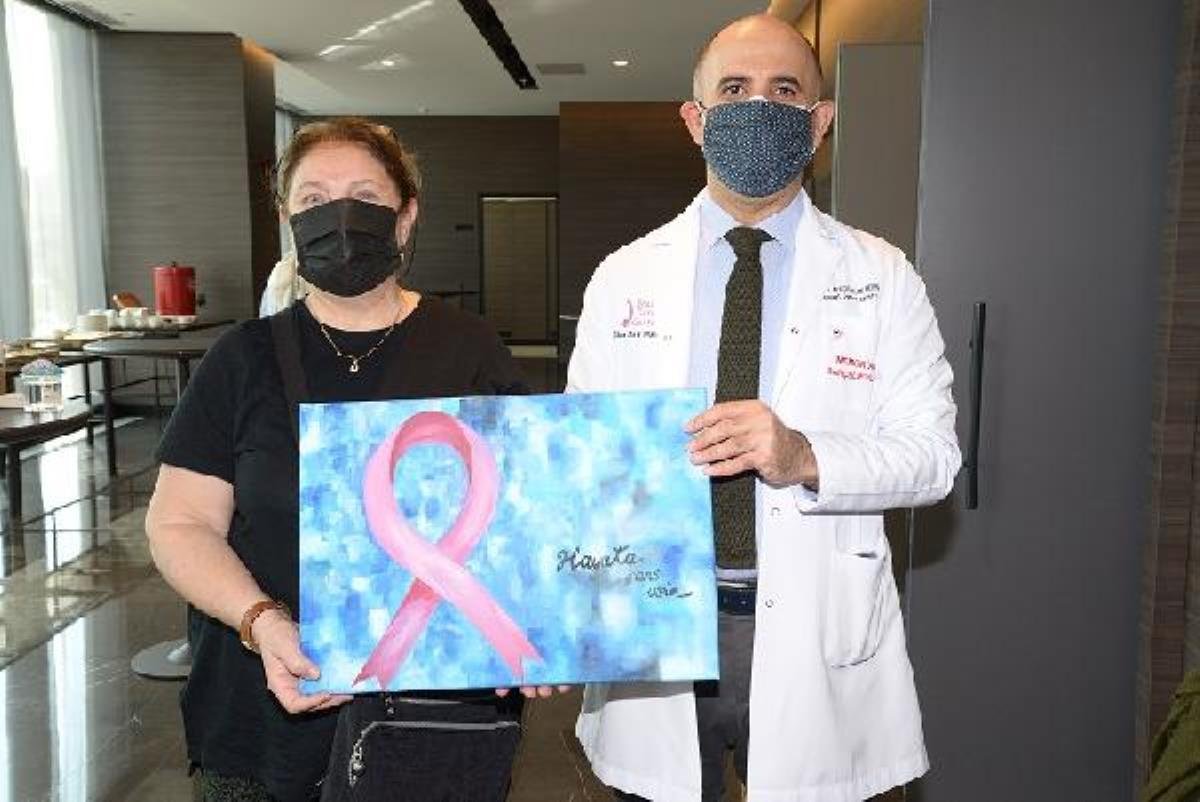 Göğüs kanseri hastalarının gayreti tuvale yansıdı