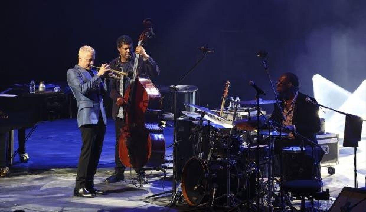 Grammy ödüllü Chris Botti, AKM’de müzikseverlerle buluştu