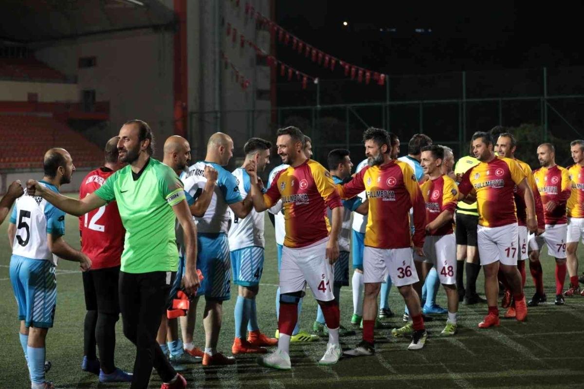 İzmit Belediyesi Başkanlık Kupası’nda 4 gün geride kaldı