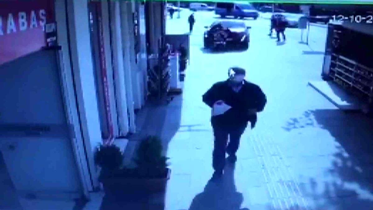 Kent merkezinde dehşet dolu anlar: Araç kaldırıma çıktı, faciadan dönüldü