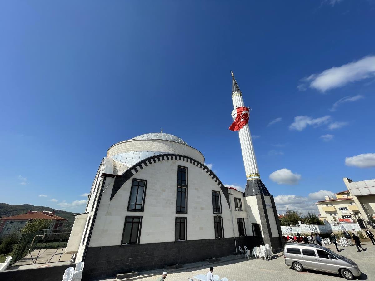 Kocaeli’de inşa edilen Adalet Mescidi ibadete açıldı