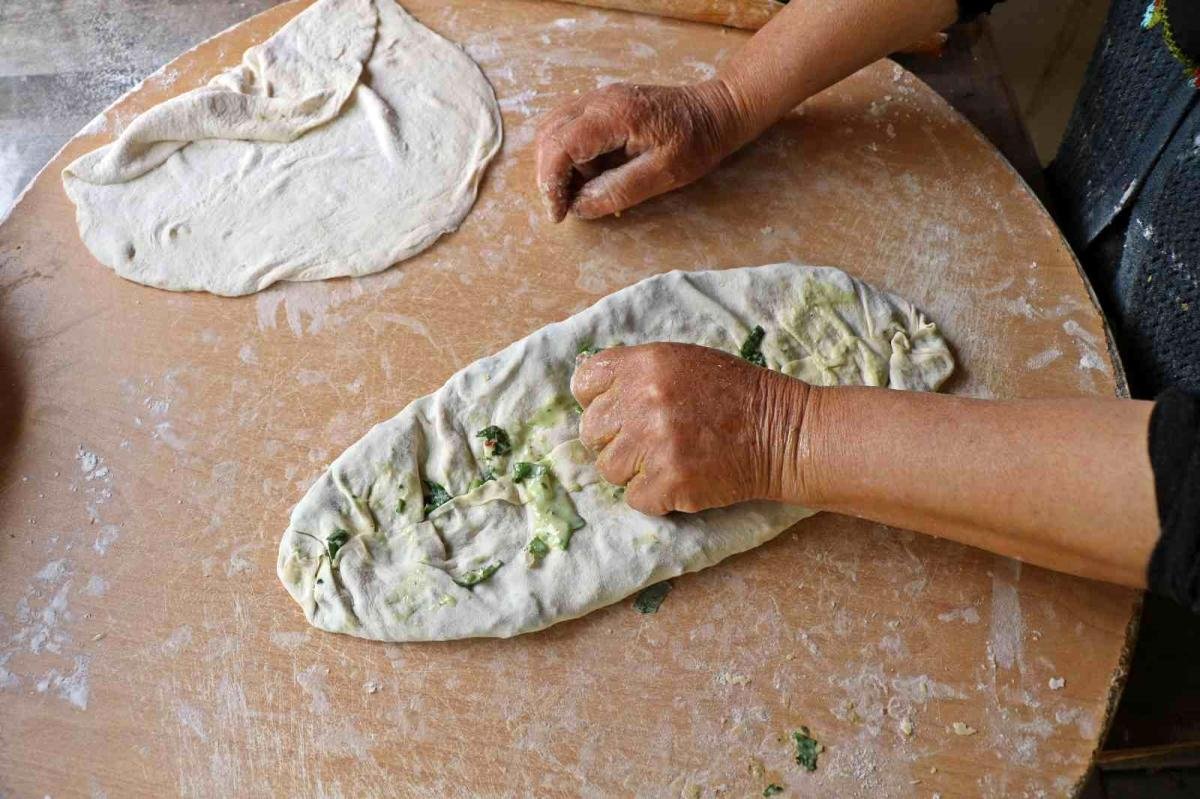 Köy bayanları bu lezzet için seferber oluyor