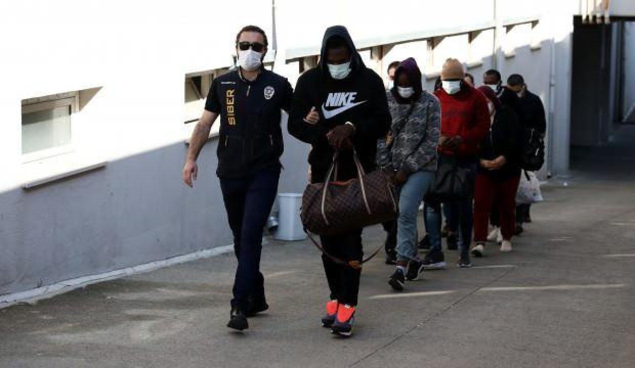 Milletlerarası dolandırıcılar ‘futbolcuyuz’ diyerek kandırmıştı! Tutuklandılar