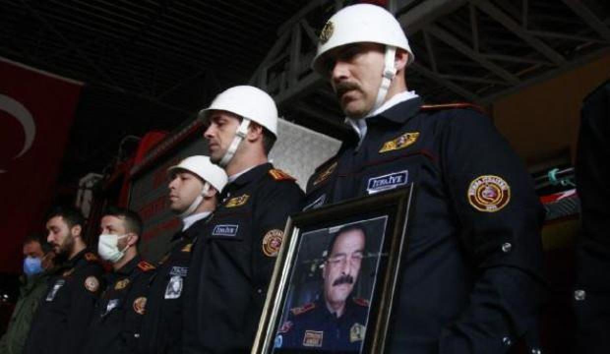 Misyonu başında şehit olan itfaiye eri son seyahatine uğurlandı