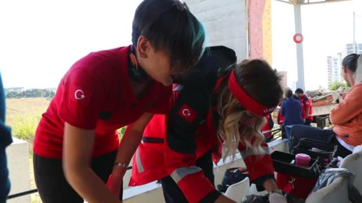 Onlar 112 tatbikatlarının vazgeçilmez ‘makyaj ustaları’