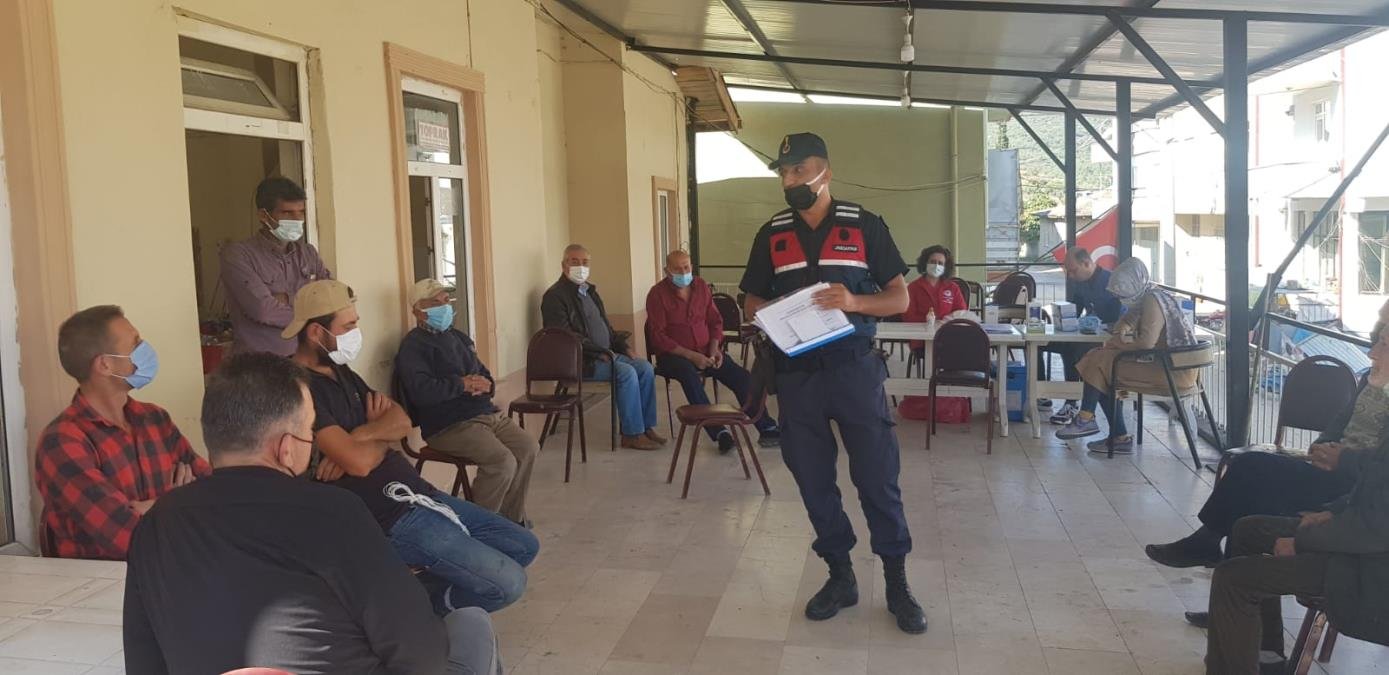 Osmaneli’nde taşınabilir grupların aşı ve bilgilendirme çalışmalarına jandarmadan takviye