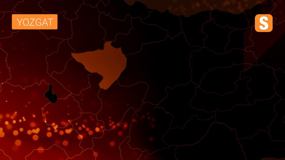 Saraykent Kaymakamı Açıkgöz berber koltuğundaki vatandaşı aşıya ikna etti