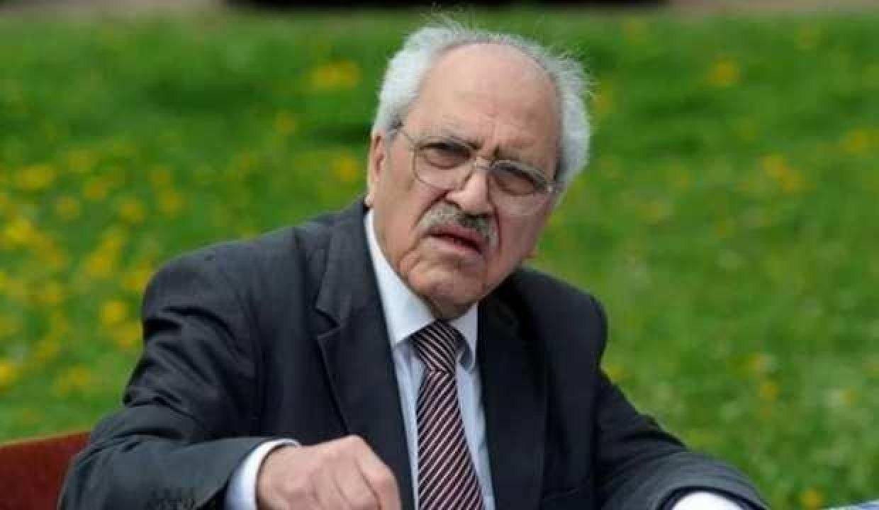 Sezai Karakoç için birçok vilayette giyabi cenaze namazı kılınacak