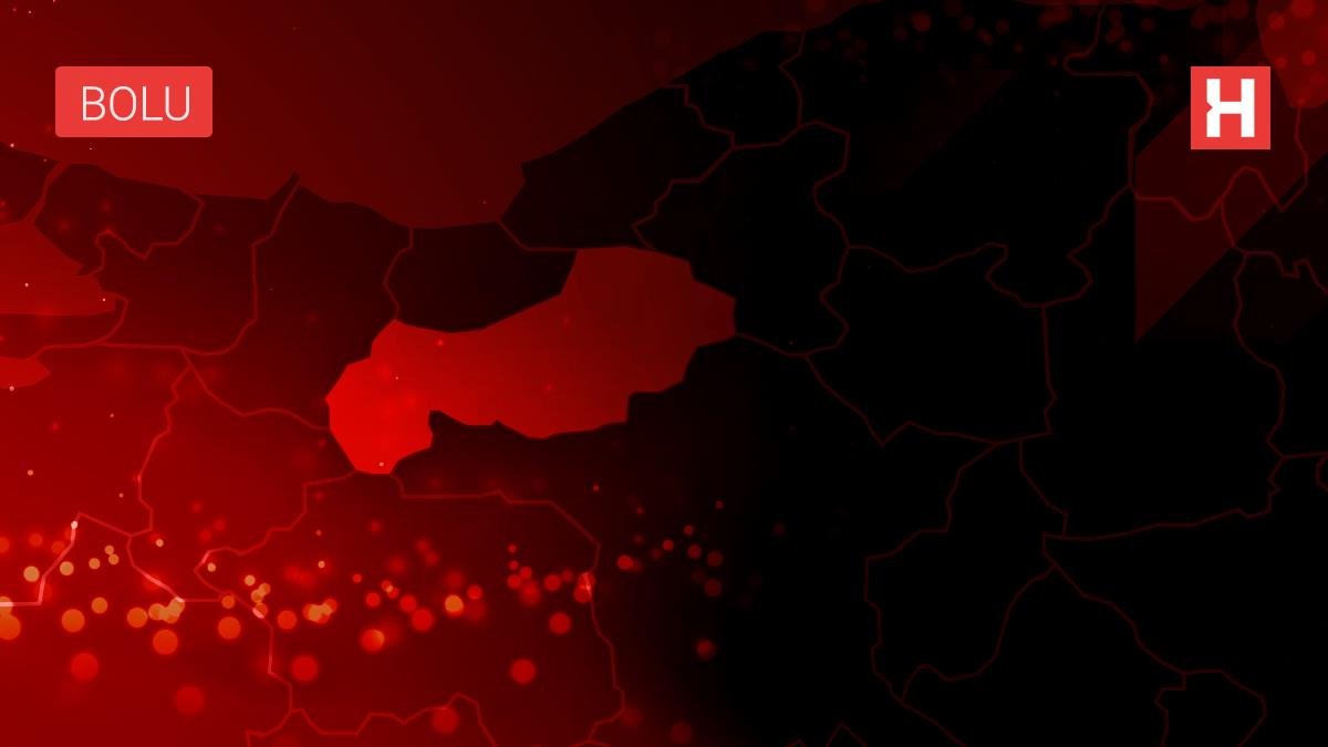 Tabip anne kız omuz omuza Kovid-19 hastalarını güzelleştirmeye çalışıyor