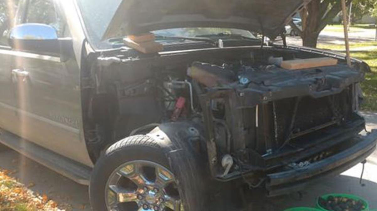 Tatilden döndükten sonra meskeninin önüne bıraktığı araçtaki kilolarca cevizi gören adam büyük şaşkınlık yaşadı