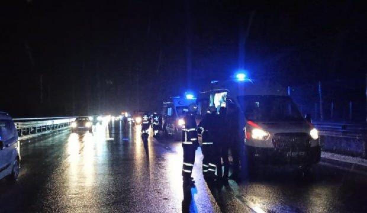 TEM’de 10 araçlı zincirleme kaza: 5 yaralı