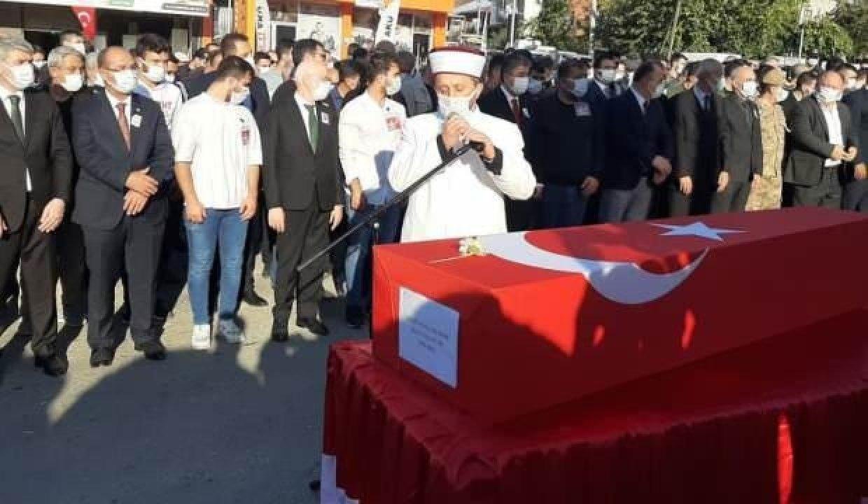 Trafik kazasında şehit olan polis toprağa verildi