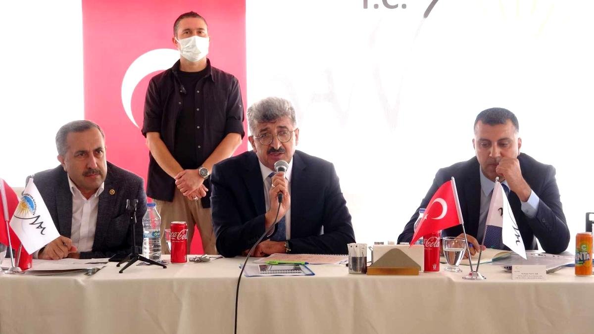 Vali Bilmez, Muradiye’deki muhtarlarla bir ortaya geldi