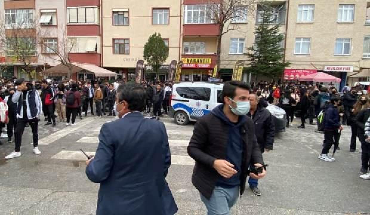 Veliler okulu birbirine kattı