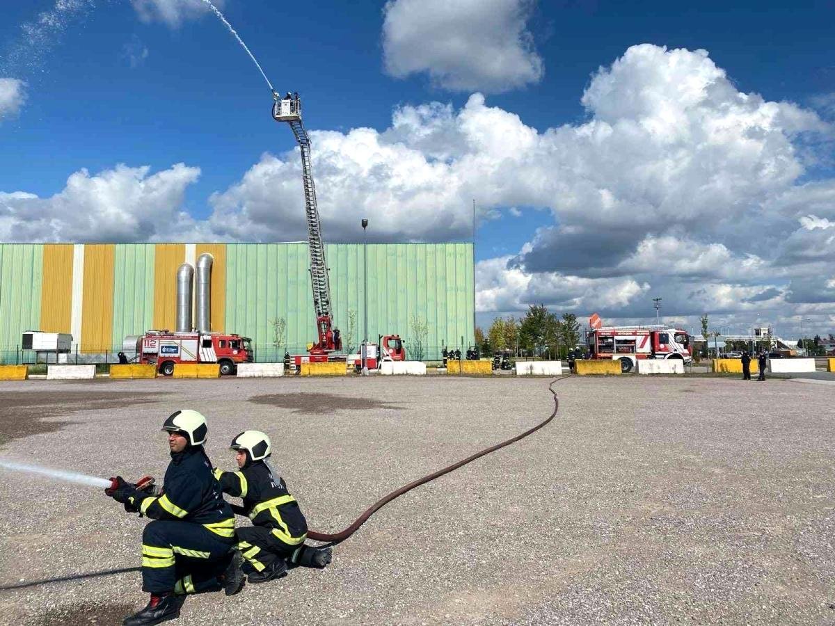Yeni itfaiyeciler misyona hazır