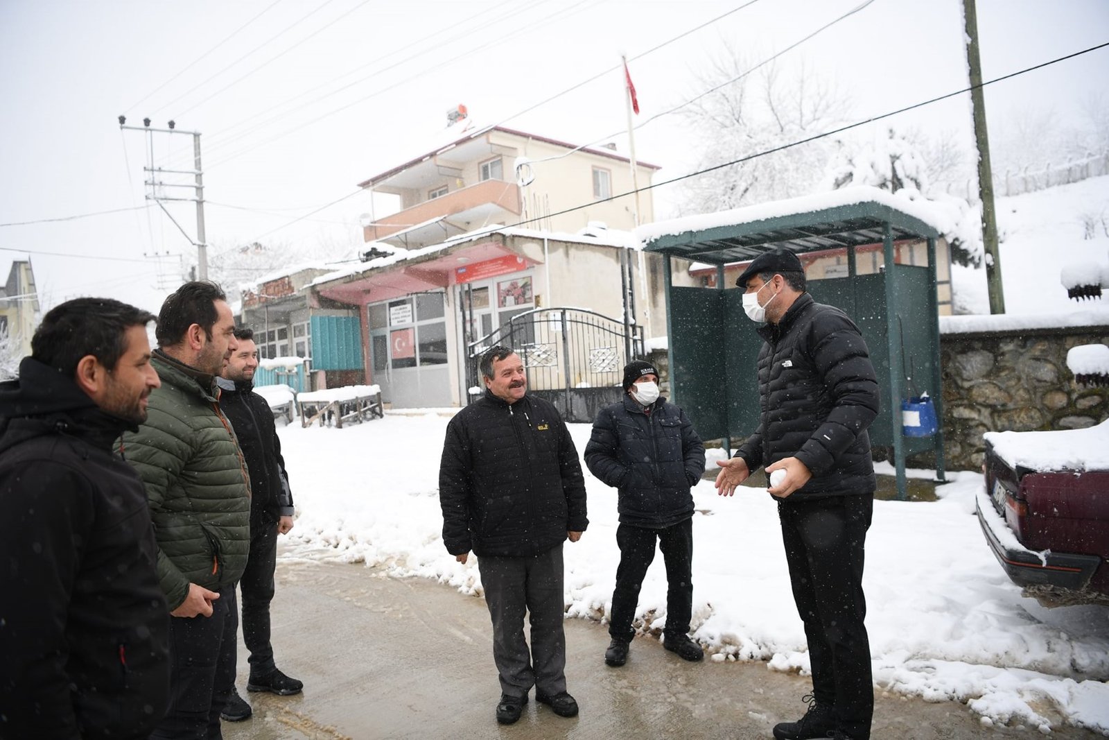 BAŞKAN KOCAMAN AVLUBURUN’DA KAR MESAİSİNDE