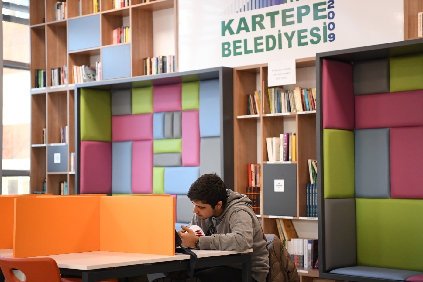 Gençler kütüphanelerini sevdi