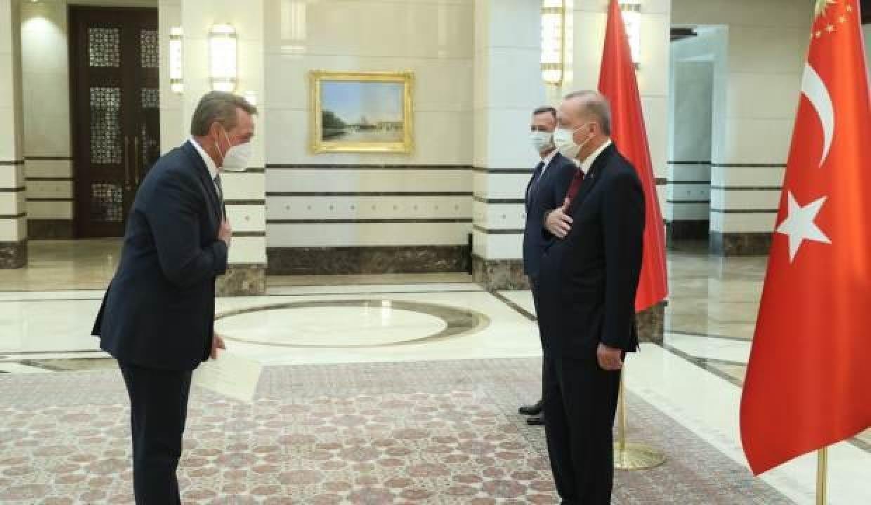 ABD’nin Ankara Büyükelçisi Flake Cumhurbaşkanı Erdoğan’a inanç mektubu sundu