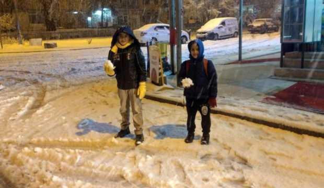 Ağır kar yağışı! Bir vilayette okullara tatil kararı